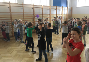Uczniowie podczas zabawy andrzejkowej.