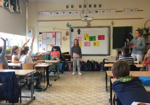 Olga z Mateuszem podczas wykonywania scenki dramowej.