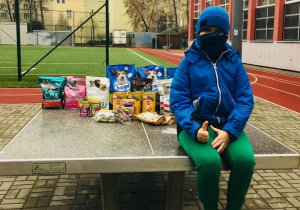 Karma i korki plastikowe od ucznia z 2b.