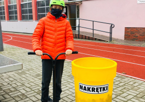 Korki plastikowe od chłopca z Powiśla.