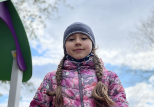 Dorota w trakcie zabawy na zjeżdżalni.