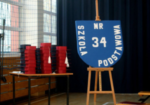 Tarcza Szkoły Podstawowej nr 34 - dekoracja uroczystości.