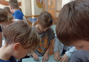Uczniowie bardzo się starają, aby wypieki wyszły wyśmienite.