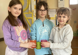 Ewa, Lena i Julia przed degustacją soków.
