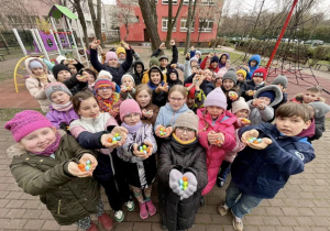 Gra zakończyła się wspólnym zdjęciem wszystkich uczniów.