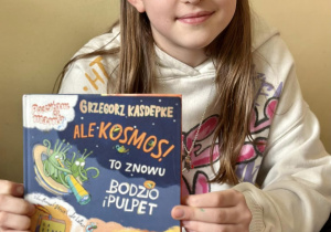 Hania opowiedziała o książce pod tytułem "Ale kosmos, to znowu Bodzio i Pultet".