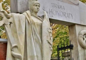 Brama Świętej Honoraty.