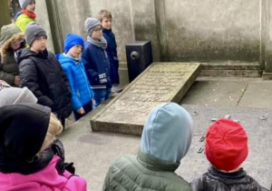 Spacer uczniów przez historię Polski, pokazanej przez pryzmat ludzi, którzy ją tworzyli.