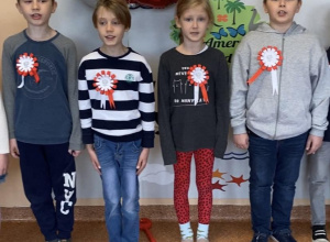Szkoła do hymnu!