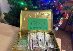 Uczniom udało się zebrać dla seniorów 1513 złotych.