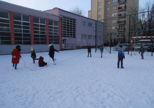 Lina, jabłuszko do zjeżdzania i zabawa na całego.