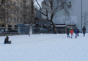 Brak sanek nie był przeszkodą do zorganizowania kuligu.
