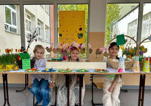 Trzecioklasistki zapraszają na zakupy.