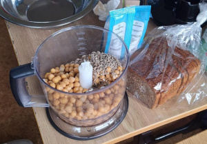 Tu powstanie pasta do pieczywa.