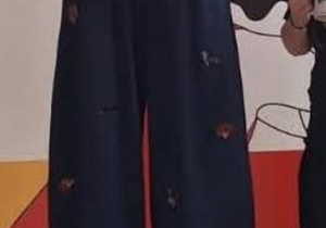 Kasia stoi na podium podczas dekoracji medalami.