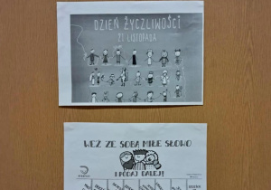 Na drzwiach od pokoju nauczycielskiego wiszą plakat i kartka "Weż ze soba miłe słowo i podaj dalej", z której można zerwać miłe słowo.