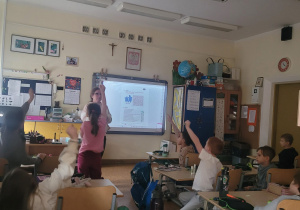 Na koniec spotkania dzieci odpowiadają na pytania podsumowujące spotkanie.