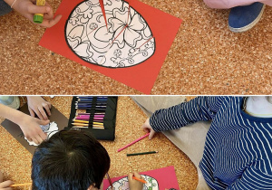 Dzieci kolorują ułożone obrazki.