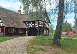 Na zdjęciu widać chatę - muzeum.