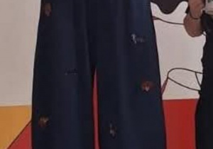 Kasia stoi na podium podczas dekoracji medalami.